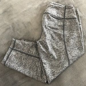 SOLD - Victoria’s Secret Sport Crop Leggings